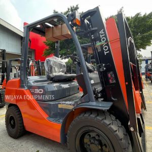 Harga Forklift Toyota Terbaru & Bergaransi